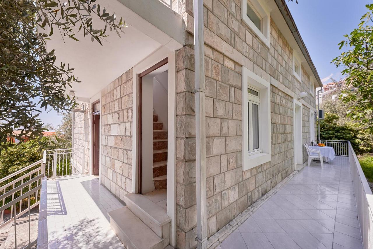 Apartmani Kuća u maslinama Sveti Stefan Bagian luar foto