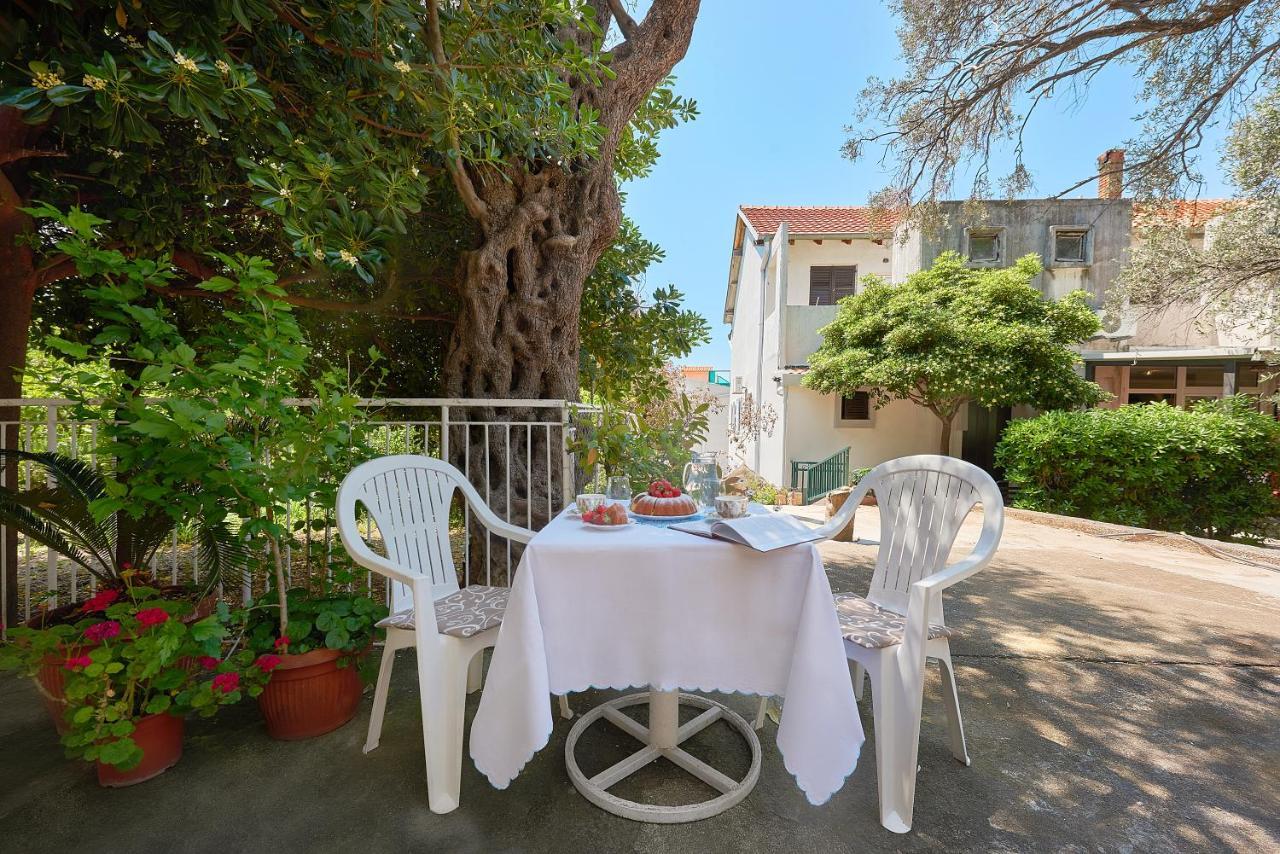 Apartmani Kuća u maslinama Sveti Stefan Bagian luar foto